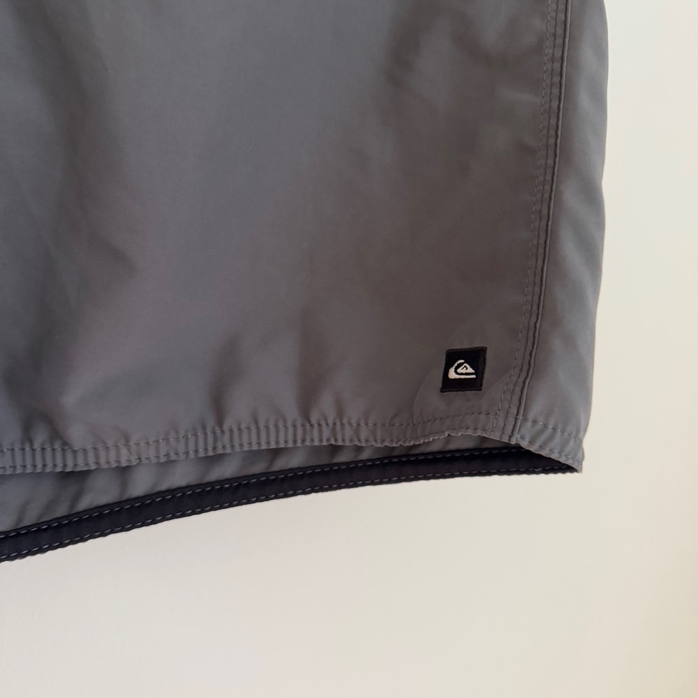 Quiksilver Men’s Gray Board Shorts Size 38‎ Surf Swim Trunks - Picture 2 of 10